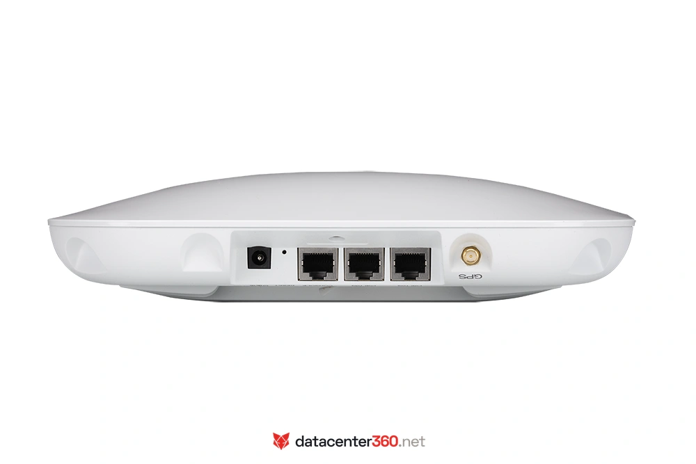 Vista de puertos del FortiAP 441K: dos uplinks Multigigabit de 10 GE, USB y consola RJ45