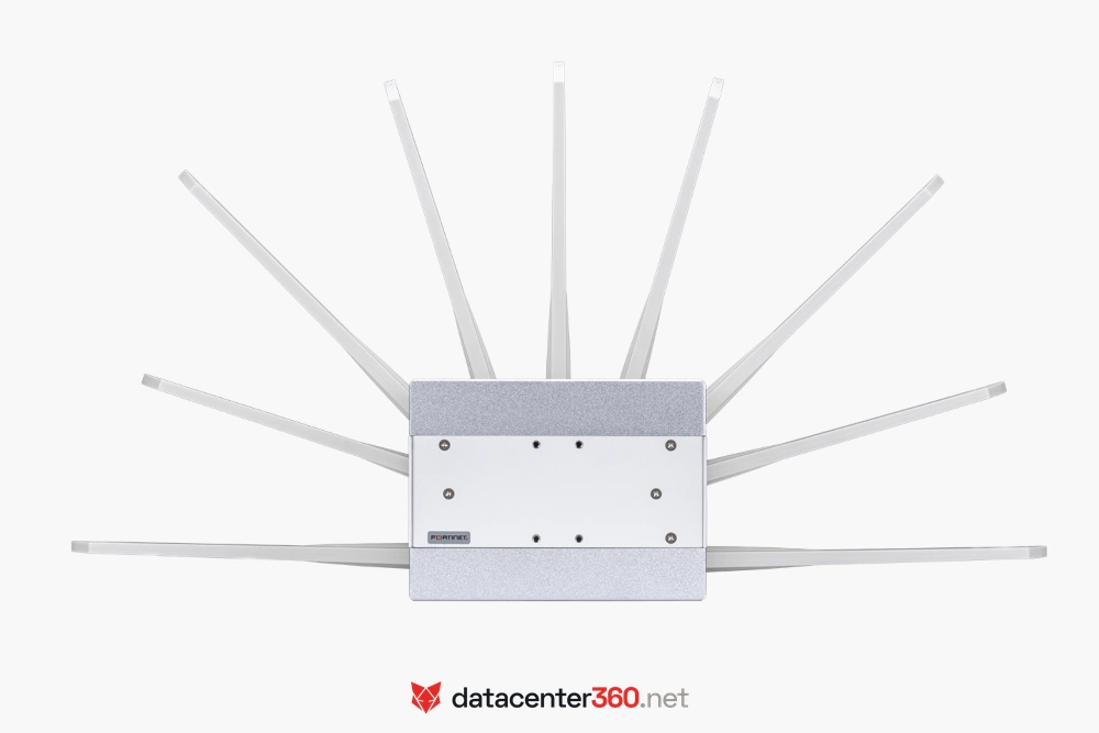 Vista alterna del FortiGate Rugged 70G-5G-DUAL (FGR-70G-5G-DUAL)